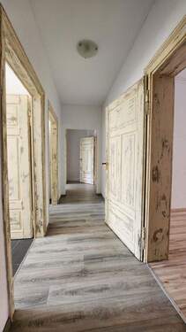 Flur - 3 Zimmer Etagenwohnung zur Miete in Zwickau