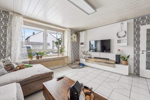 Wohnzimmer - Einfamilienhaus mit 160,00 m&sup2; in Marktheidenfeld zum Kaufen