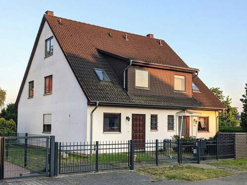 Bild 1 - Renovierte Doppelhaushälfte mit Garten in Berlin-Mahlsdorf