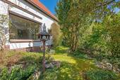 Garten mit großem Fenster - 