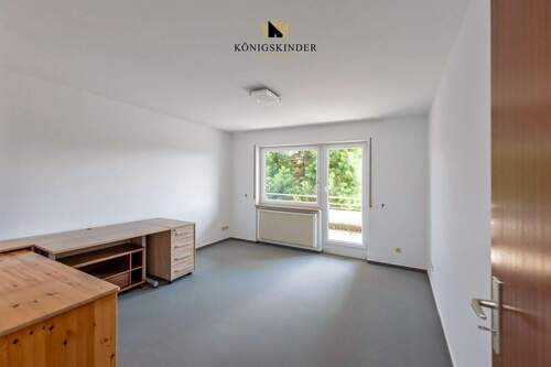 Schlafzimmer mit Zugang zum Balkon - 