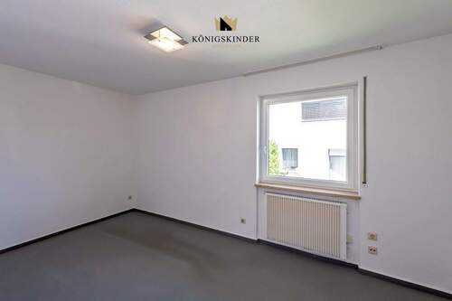 Kinderzimmer/ Büro - 