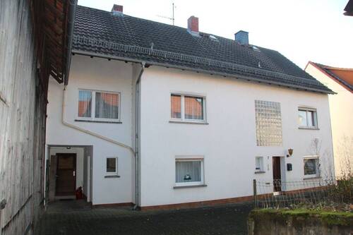Bild 3 - 8 Zimmer Mehrfamilienhaus, Wohnhaus in Herbstein