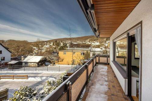 EG: Loggia mit gewissem Ausblick - 8 Zimmer Einfamilienhaus in Altena