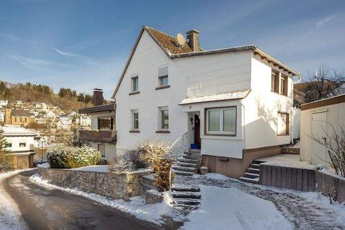 Außenansicht, Straßenseite - Einfamilienhaus mit 185,00 m&sup2; in Altena zum Kaufen