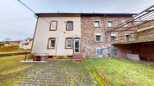 Hausrückansicht - Garten - 1 Zimmer Mehrfamilienhaus, Wohnhaus zum Kaufen in Nünschweiler