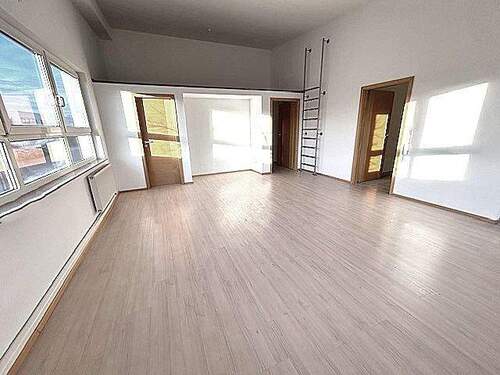 Wohnbereich mit Empore - 3 Zimmer Etagenwohnung zur Miete in Nufringen