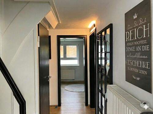 EG: Flur Blickrichtung Küche - 