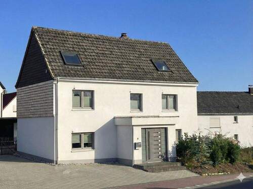 Ansicht Straße - 4 Zimmer Einfamilienhaus zum Kaufen in Roth-Oettershagen