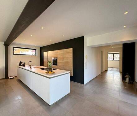 EG Küche mit Blick in den Flur - 