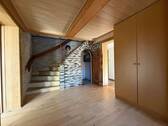 Eingangsflur EG links mit Treppe ins OG - 