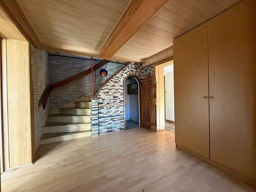 Eingangsflur EG links mit Treppe ins OG - 