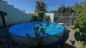 Pool_mit_Zweigen.jpg - 