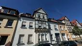 Hausfassade_von_vorn.jpg - Mehrfamilienhaus, Wohnhaus zum Kaufen in Erfurt