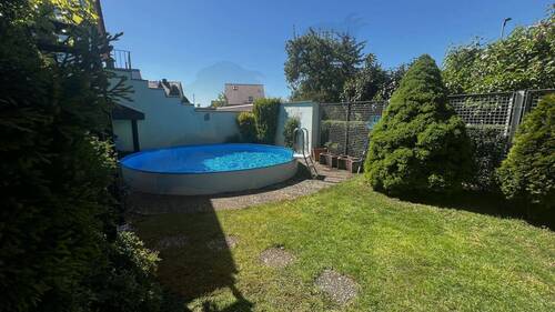 Pool_mit_Rasen.jpg - 