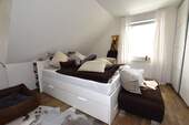 Elternschlafzimmer 1.OG.JPG - 