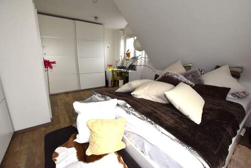 Elternschlafzimmer 1.OG.2.JPG - 