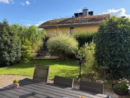 Terrasse mit Blick in den Garten - 