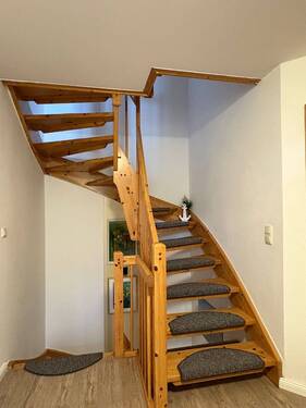 Treppe ins Obergeschoss - 