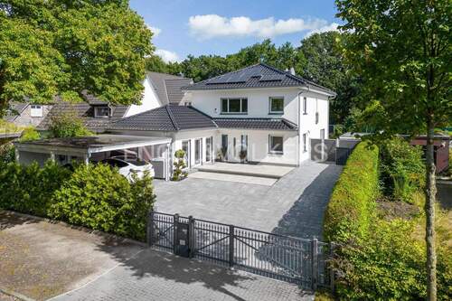 Vorderansicht - 5 Zimmer Einfamilienhaus zum Kaufen in Ahrensburg