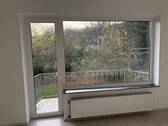Wohnzimmer mit Balkon - 3 Zimmer Etagenwohnung in Hagen