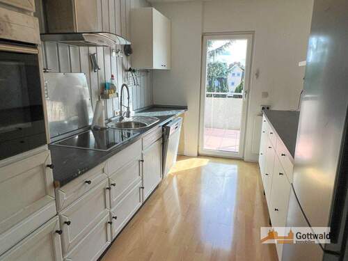 1. OG: rustikale EBK, Balkonzugang - 