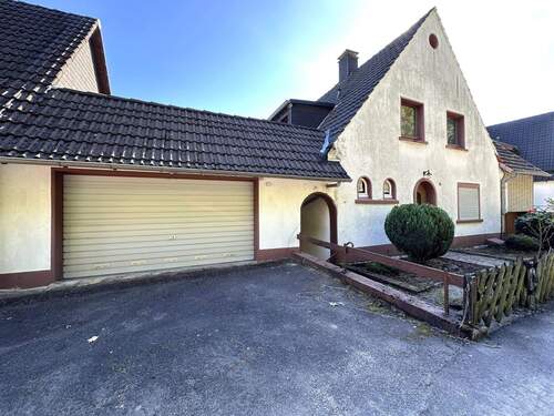 Garage - 6 Zimmer Einfamilienhaus zum Kaufen in Halver