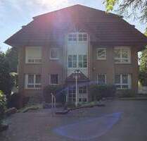 Großzügiges Dachgeschoss-Refugium mit zwei Balkonen in ruhiger TOP-Lage Hamburg-Wellingsbüttel