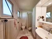 Gäste-WC mit Dusche - 5 Zimmer Einfamilienhaus in Ammersbek