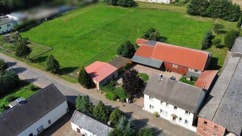 Titelbild - Gepflegter Resthof mit großer Pferdekoppel