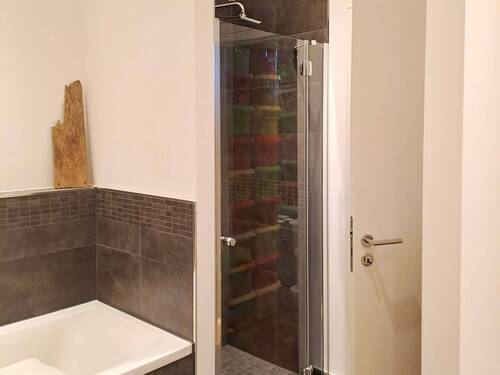 Badewanne und Dusche - 