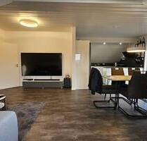 Attraktive 5,5ZKB Wohnung mit offener Einbauküche, modernem Kamin, 2 Balkone sowie PKW Aussenstellplatz - Langgöns