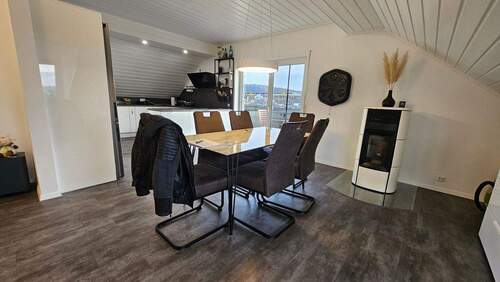 Essbereich/offene Küche - 5 Zimmer Etagenwohnung zum Kaufen in Langgöns