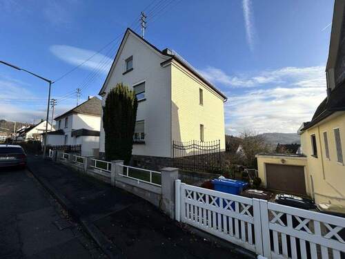 Straßenansicht - 6 Zimmer Einfamilienhaus zum Kaufen in Betzdorf