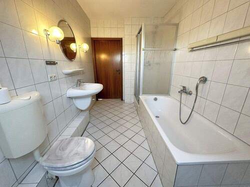 Badezimmer DG Bild 2 - 