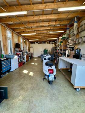 Garage/Mehrzweckhalle - 