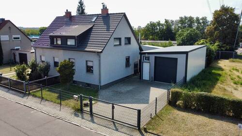 Objektansicht - Einziehen und wohlfühlen! Moderne Doppelhaushälfte mit Garten und großer Garage zu verkaufen!