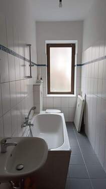 Badezimmer - Etagenwohnung mit 77,90 m² in Leipzig zur Miete