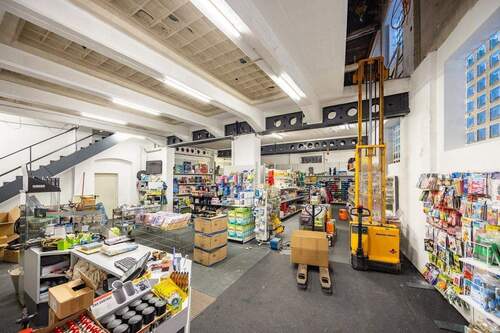 Gewerbe, EG, rechts: Laden/Lagerfläche - 