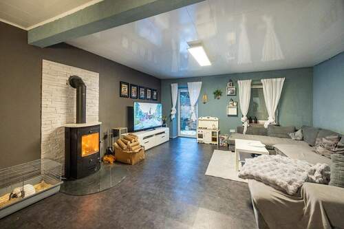 Maisonette, EG: Wohnen mit Kamin und Zugang Terrasse - 1 Zimmer Mehrfamilienhaus, Wohnhaus zum Kaufen in Hemer