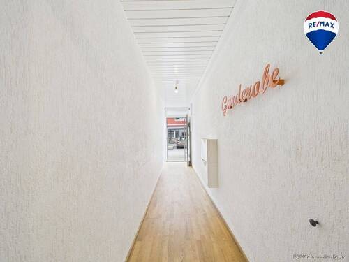 RE/MAX Immobilien DeLux Haus Dillingen Eingang - 7 Zimmer Reihenmittelhaus zum Kaufen in Dillingen