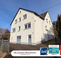 Großzügiges Ein-Zweifamilienhaus mit Garagen und ca. 1.195 m² Grundstück! - Rosenheim