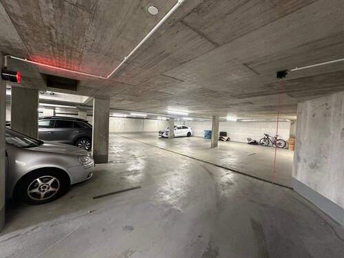 geräumige Tiefgarage - 