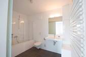 Badezimmer (Muster) - Etagenwohnung mit 59,90 m² in Berlin zum Kaufen