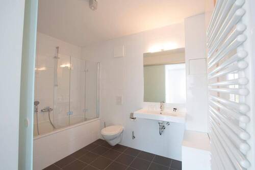 Badezimmer (Muster) - Etagenwohnung mit 59,90 m² in Berlin zum Kaufen