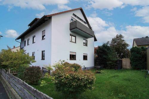 Außanansicht - Attraktives Mehrfamilienhaus mit drei Wohneinheiten in Lonnerstadt