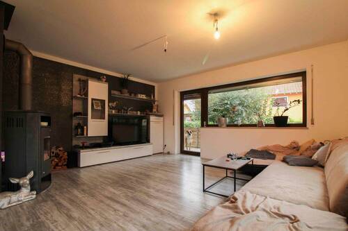 Wohnzimmer EG - Mehrfamilienhaus, Wohnhaus mit 320,70 m&sup2; in Lonnerstadt zum Kaufen