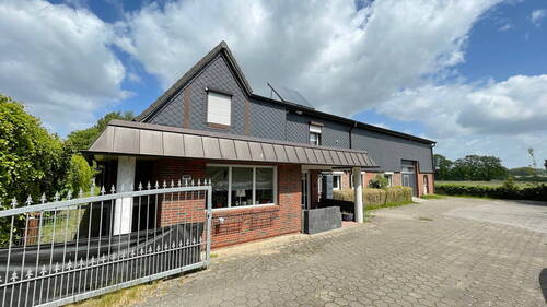 Hoffläche - 5 Zimmer Einfamilienhaus zum Kaufen in Alveslohe-Hoffnung