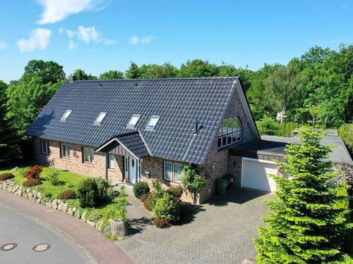 Straßenansicht Nordost - Modernes Einfamilienhaus in Fahrdorf - stilvoll wohnen auf Zeit (befristet auf 3,5 Jahre)