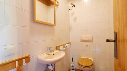 Gäste WC - 6 Zimmer Einfamilienhaus in Bad Wünnenberg